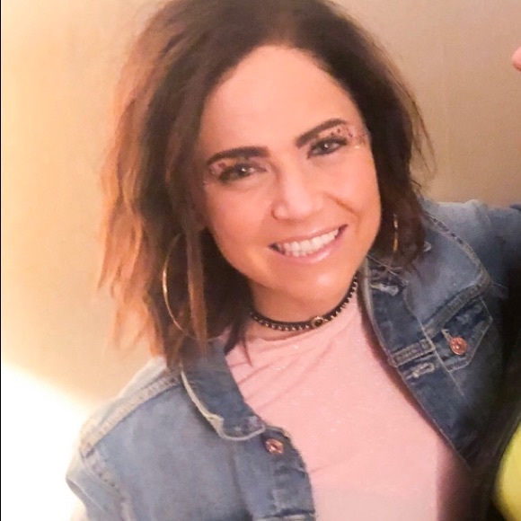 Meet your Posher, Whitney - Picture 4 of 6